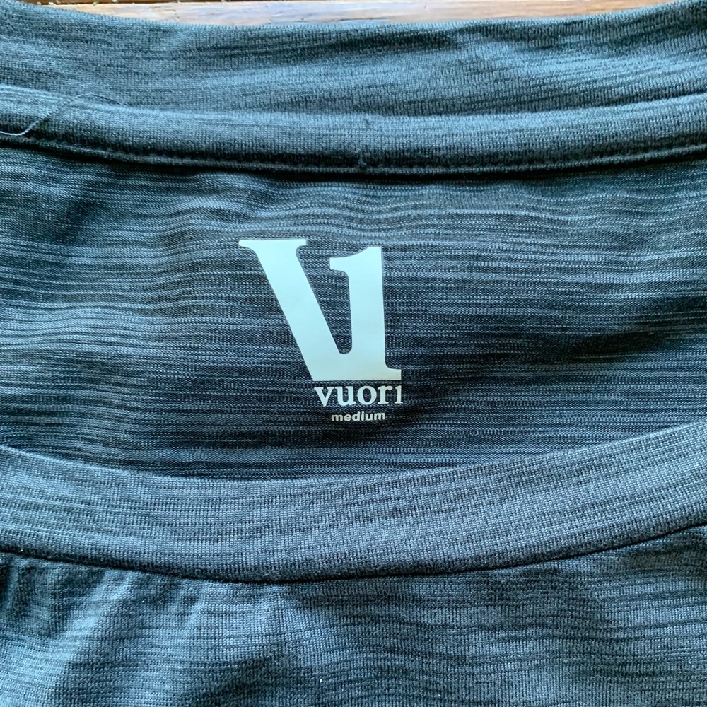 Women’s Vuori athletic workout shirt Sz Medium